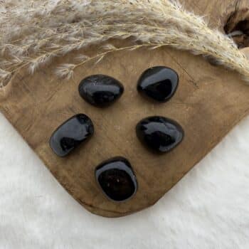 zwarte toermalijn knuffelsteen van de groene linde