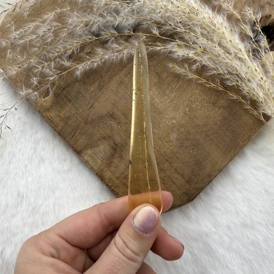 Mooie punt Barnsteen met insluitsel