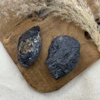 zwarte toermalijn ruw 100 gram brok van de groene linde